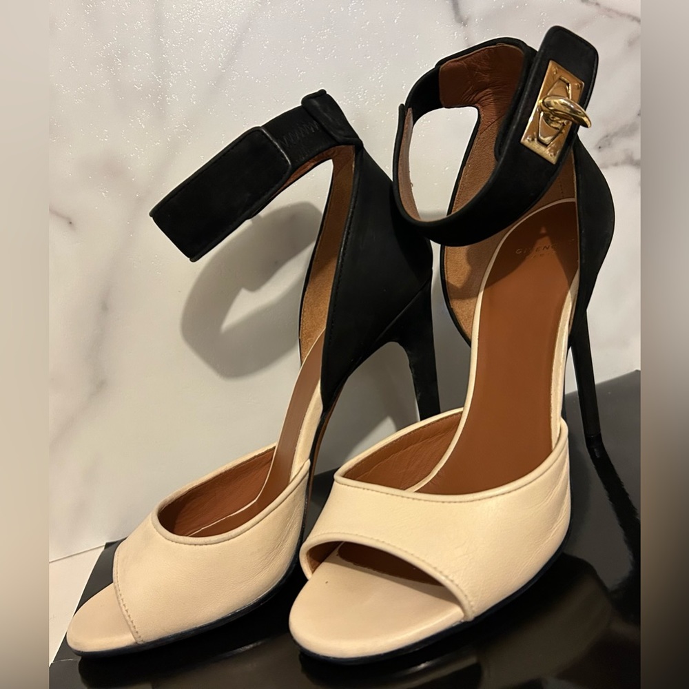 Givenchy Classic